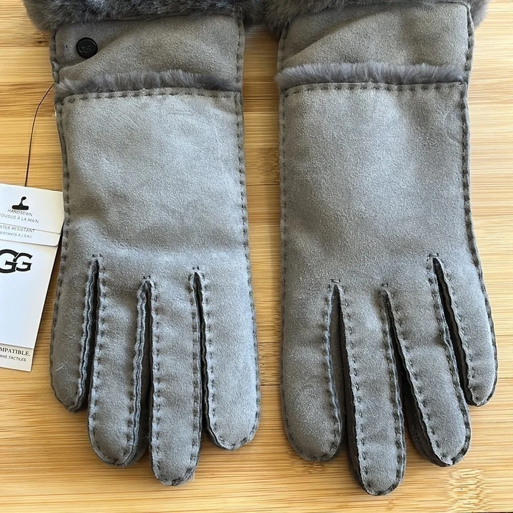 Brand New UGG Sheepskin Handsewn Seamed Gloves Gray Touchscreen Leather Trim